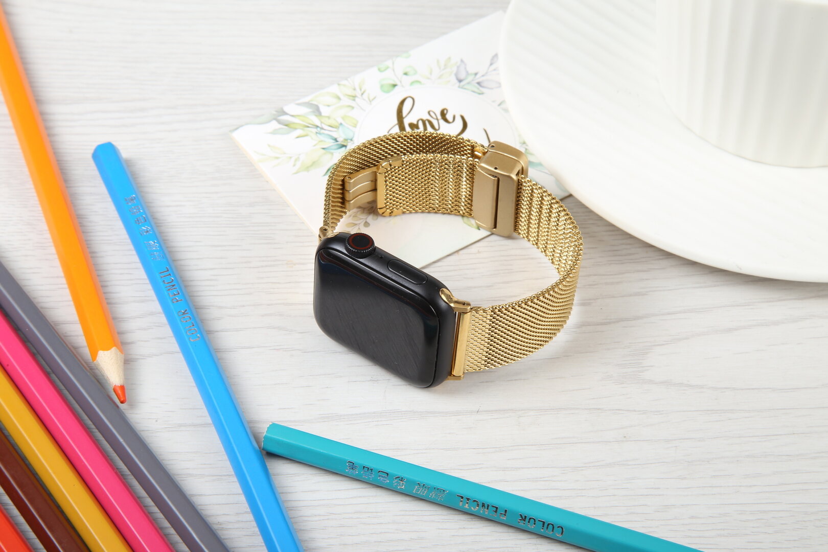 Milanaise-Armband mit faltbarem Magnetverschluss - Gold - Passend f&uuml;r Apple Watch 44mm / 45mm / 46mm / 49mm