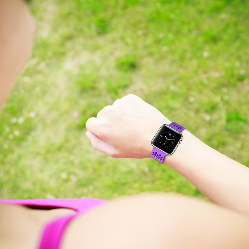 Armband mit L&ouml;chern - 2 Farben - Lila mit Schwarz - Geeignet f&uuml;r Apple Watch 44mm / 45mm / 46mm / 49mm