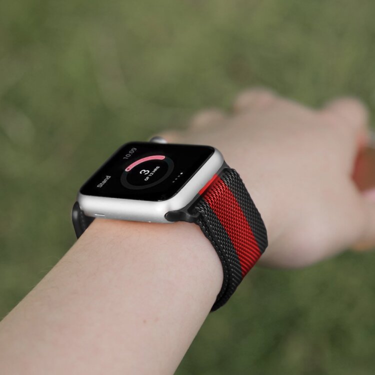 Milanaise-Edelstahlarmband - Schwarz mit Rot - Geeignet f&uuml;r Apple Watch 44mm / 45mm / 46mm / 49mm