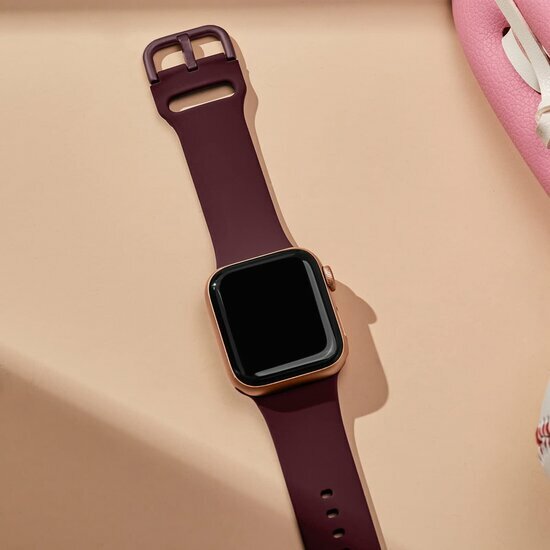 Weiches Silikonarmband mit Schnallenverschluss - Bordeaux - Geeignet f&uuml;r Apple Watch 44mm / 45mm / 49mm