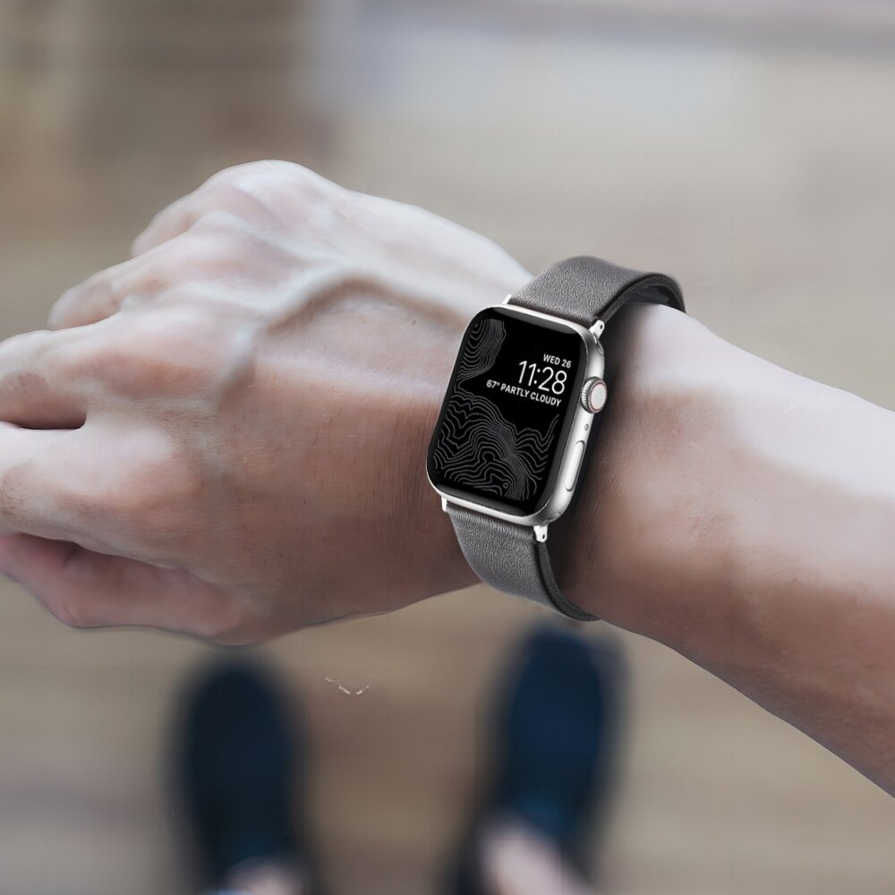 Leder + Silikonarmband - Schwarz + silberner Connector und Schlie&szlig;e - Geeignet f&uuml;r Apple Watch 44mm / 45mm / 46mm / 49mm