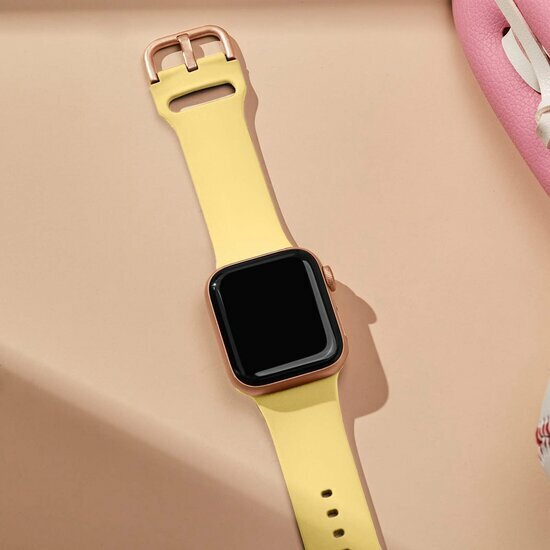 Weiches Silikonarmband mit Schnallenverschluss - Gelb - Geeignet f&uuml;r Apple Watch 38mm / 40mm / 41mm / 42mm