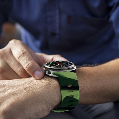 Wave Silikonarmband - Armee gr&uuml;n camouflage - Samsung Galaxy Watch Ultra 47mm