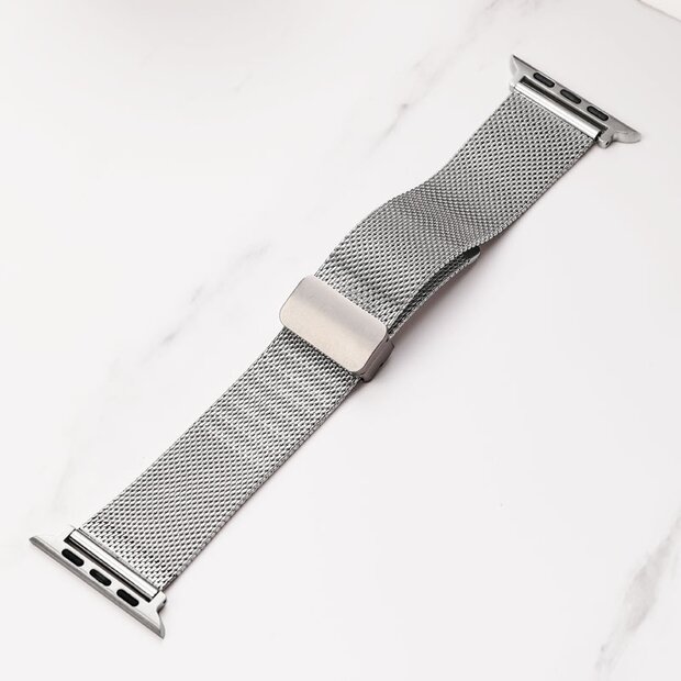 Milanaise-Armband mit faltbarem Magnetverschluss - Silber - Geeignet f&uuml;r Apple Watch 44mm / 45mm / 46mm / 49mm