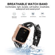 Fitbit Versa 1 / 2 &amp; Lite Armband TPU Leder - Blumendruck schwarz