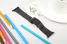 Milanaise-Armband mit faltbarem Magnetverschluss - Schwarz - Passend f&uuml;r Apple Watch 44mm / 45mm / 46mm / 49mm