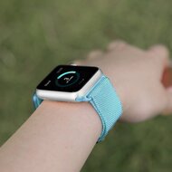 Milanaise-Edelstahlarmband - Hellblau - Geeignet f&uuml;r Apple Watch 44mm / 45mm / 46mm / 49mm