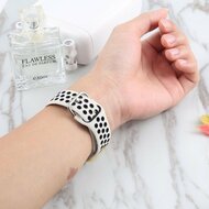 Silikon-Sportband mit Schnalle - Cremewei&szlig; + Schwarz - Passend f&uuml;r Apple Watch 38mm / 40mm / 41mm / 42mm