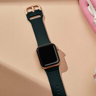 Weiches Silikonarmband mit Schnallenverschluss - Dunkelgr&uuml;n - Geeignet f&uuml;r Apple Watch 44mm / 45mm / 49mm
