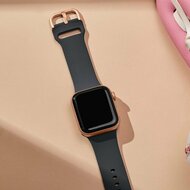 Weiches Silikonarmband mit Schnallenverschluss - Dunkelgrau - Geeignet f&uuml;r Apple Watch 44mm / 45mm / 49mm
