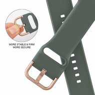 Weiches Silikonarmband mit Schnallenverschluss - Olivgr&uuml;n - Geeignet f&uuml;r Apple Watch 44mm / 45mm / 49mm