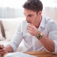 Weiches Silikonarmband mit Schnallenverschluss - Dunkelgelb - Geeignet f&uuml;r Apple Watch 44mm / 45mm / 49mm