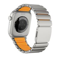 Premium-Edelstahl-/Silikonarmband - Titan mit Orange - Geeignet f&uuml;r Apple Watch 44mm / 45mm / 46mm / 49mm