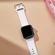 Weiches Silikonarmband mit Schnallenverschluss - Wei&szlig; - Geeignet f&uuml;r Apple Watch 38mm / 40mm / 41mm / 42mm